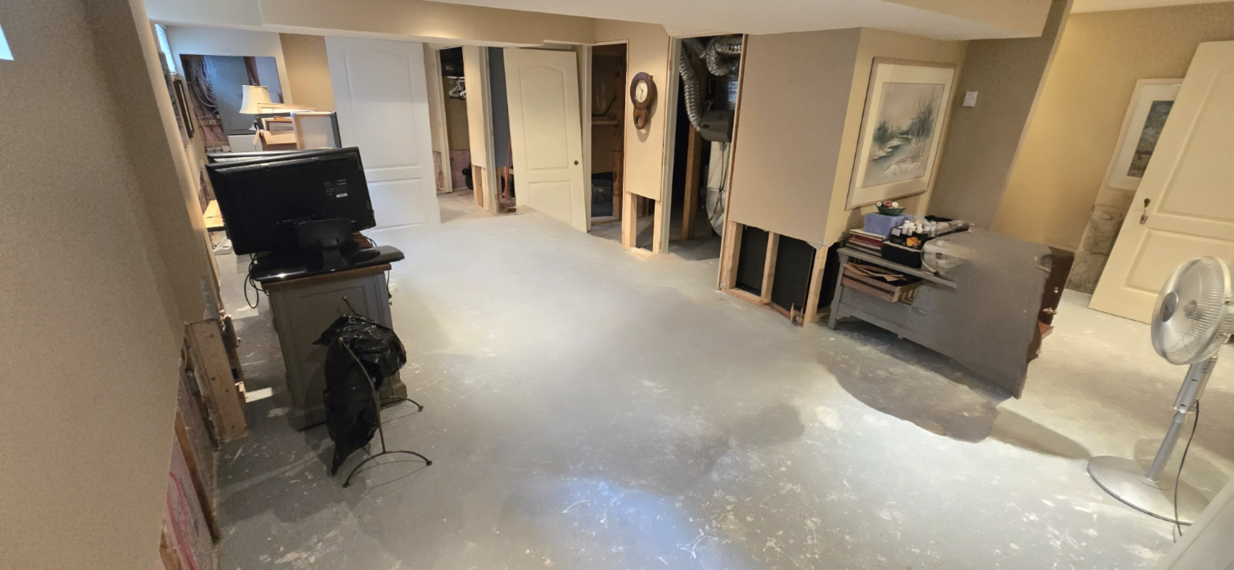 Sous-sol avant rénovation à Laval — état initial