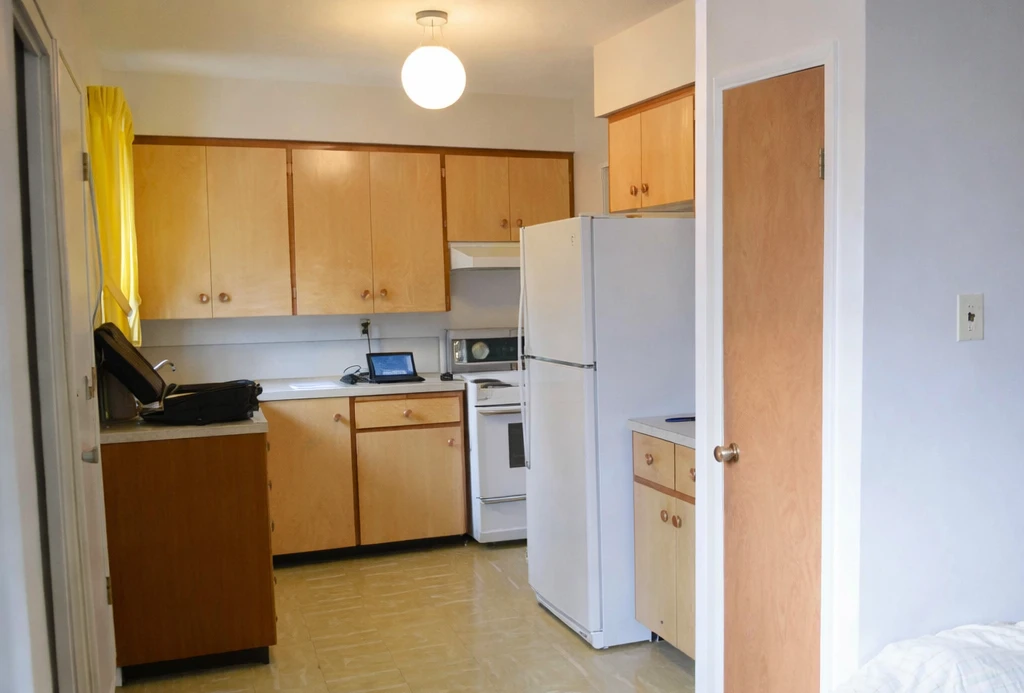 Cuisine avant rénovation à Laval — état d'origine